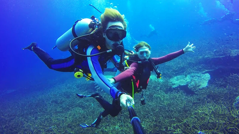 diving in bali