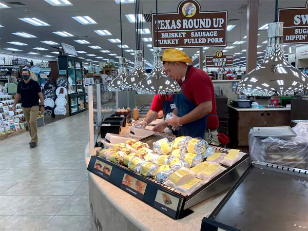 Ordering food in Buc ee’s 