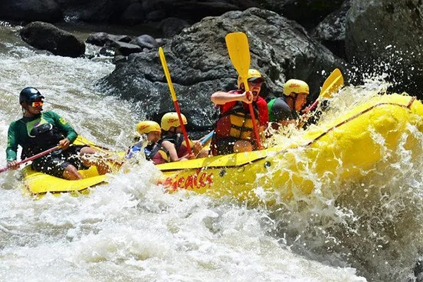 Rafting in the Pacuare River