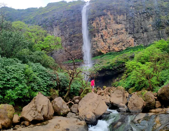 Nanemachi-Waterfall-Photos