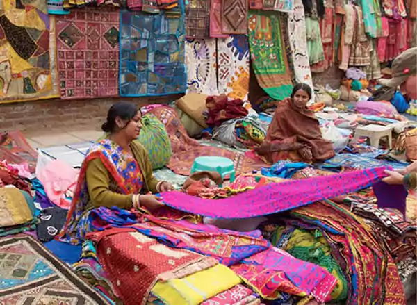 Fabric Markets in Delhi pic