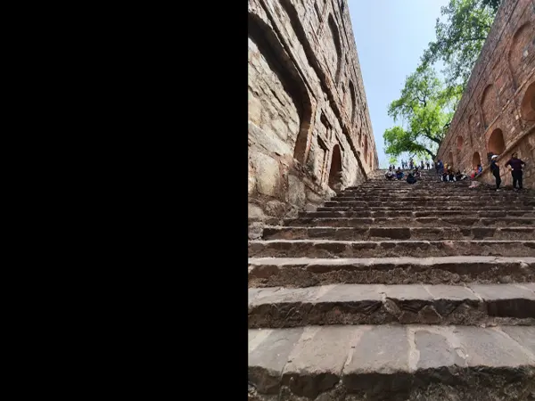 Agrasen Ki Baoli-distance