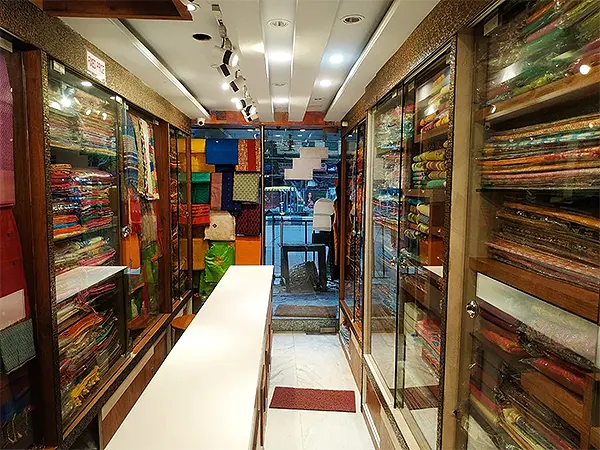 Handloom-House-in-Galleria-Market