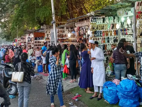 Bandra Hill Road Market shops