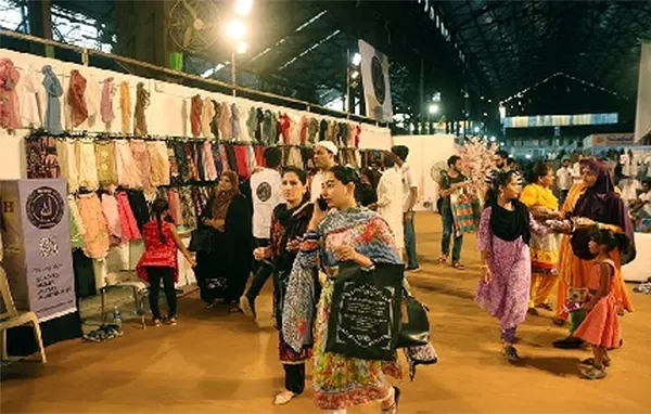 Bandra Hill Road market opening time