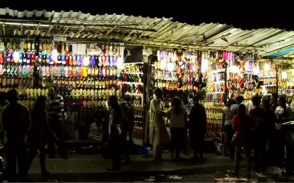 Street shopping in Mumbai